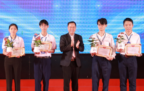 “Thần đồng” tiếng Anh, huy chương Vàng Olympic Vật lý… chọn học sư phạm