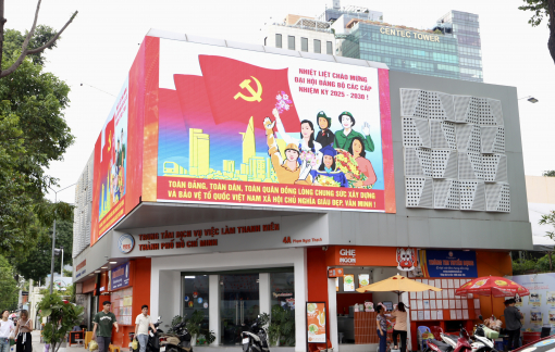 Thành phố rực rỡ cờ hoa chào mừng Đại hội Đảng bộ TPHCM lần thứ I