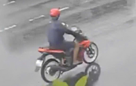 Đi cướp vì ăn chơi hết tiền, về nhà sợ vợ la mắng