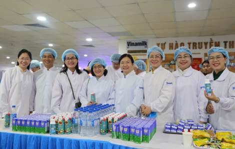 Đoàn đại biểu TPHCM tham quan thủ phủ công nghiệp trước thềm Đại hội Đảng bộ thành phố