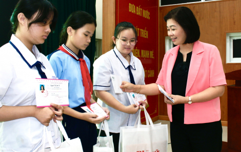 Học bổng “Nữ sinh hiếu học vượt khó” lần thứ 34: Bền bỉ chắp cánh ước mơ đến trường