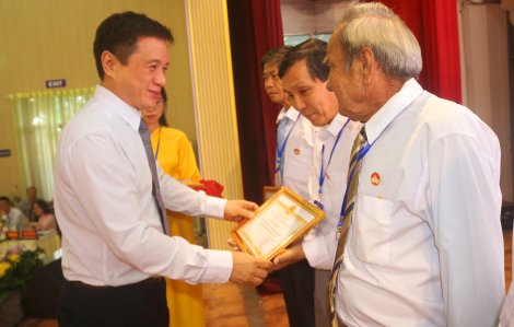 Phường Tân Tạo đề ra nhiều giải pháp hỗ trợ người dân ứng dụng AI vào cuộc sống