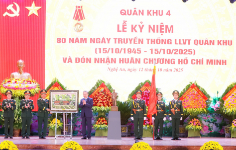 Tổng bí thư Tô Lâm trao tặng Huân chương Hồ Chí Minh cho Quân khu 4