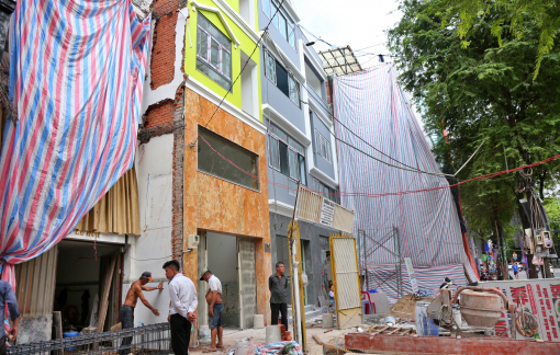 Người dân TPHCM bắt đầu tháo dỡ nhà, nhường mặt bằng xây cầu đường Nguyễn Khoái