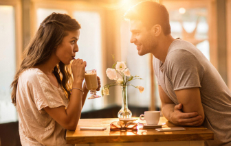 Anh tán tỉnh tôi nhưng lại hẹn hò... bạn thân tôi