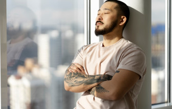Hòn đá ngáng đường hạnh phúc