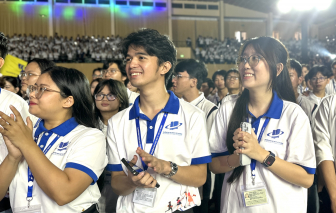 Cô gái Campuchia giỏi 3 thứ tiếng, chọn học đại học ở TPHCM