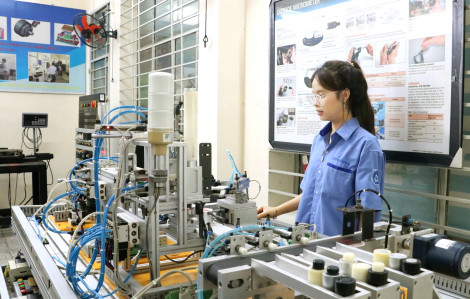 Đề xuất mô hình trung học nghề thay thế trung cấp