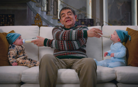 Netflix hé lộ hình ảnh đầu tiên về phim hài mới của Mr Bean
