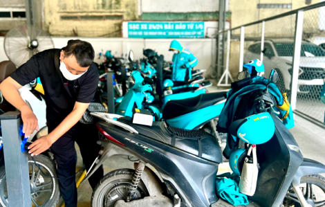 Tạo thuận lợi cho tài xế chuyển sang chạy xe điện