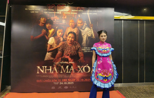 Vân Trang khóc nhớ Quý Bình trong buổi ra mắt đoàn phim 'Nhà ma xó'