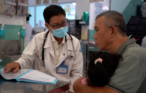 Trẻ bị sốt virus tăng cao, nhiều trường hợp biến chứng phải nhập viện