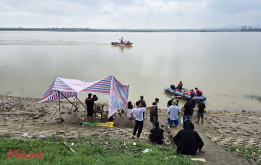 Tìm thấy thi thể 3 cha con sau 2 ngày cha ôm con nhảy cầu tự tử