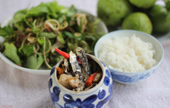 Ăn cơm với cá