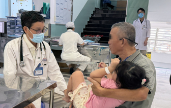 Trẻ nhập viện vì sốt siêu vi gia tăng, nhiều ca biến chứng