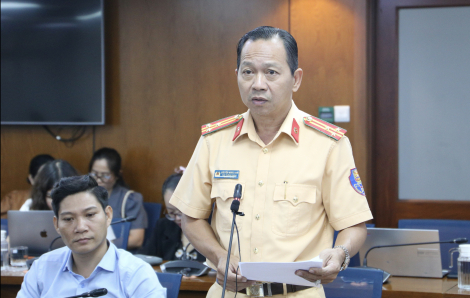 Sẽ xử phạt mạnh tay hành vi xe máy đi vào làn ô tô