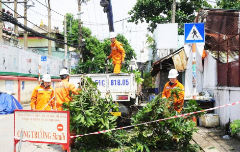 Ngành điện TPHCM đảm bảo an toàn điện mùa mưa bão