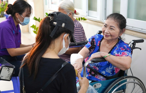 Nụ cười hạnh phúc của nữ bệnh nhân cận ngày Phụ nữ Việt Nam 20/10