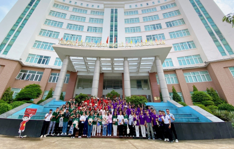 Sinh viên bức xúc vì học phí tăng đột ngột, nhà trường nói gì?