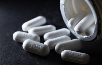 Cô gái trẻ suýt mất mạng vì uống 50 viên paracetamol