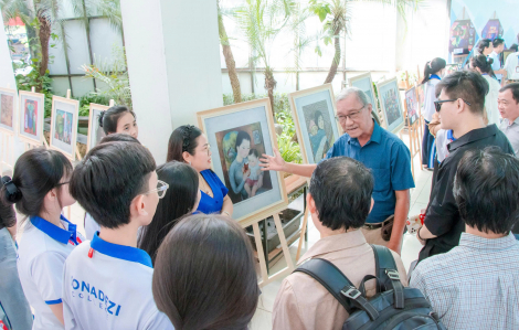 Chương trình trưng bày chuyên đề “Phiên bản tranh hiện đại của các nữ họa sĩ Việt Nam”