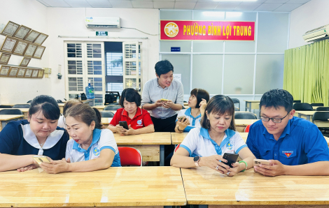 Phụ nữ Bình Lợi Trung tiên phong chuyển đổi số