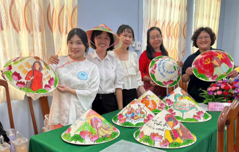 Vẽ gần 1.000 nón lá chào mừng ngày Phụ nữ Việt Nam 20/10