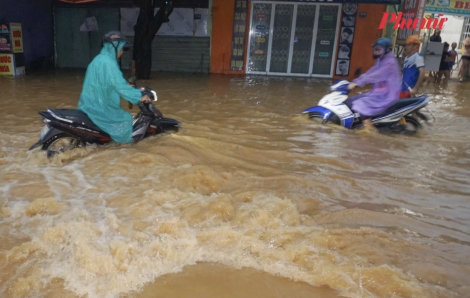 Mưa lớn, nhiều khu vực ở Đà Nẵng bị ngập