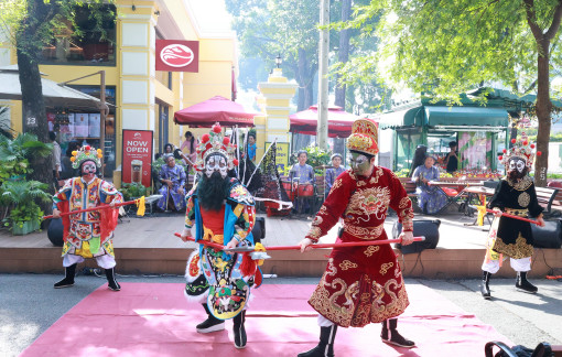 Đưa hát bội đến gần với công chúng