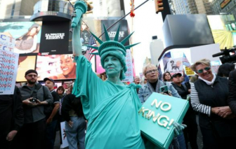 Hàng triệu người xuống đường phản đối Tổng thống Trump