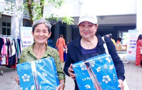 350 phụ nữ phường Thạnh Mỹ Tây được trao yêu thương dịp 20/10