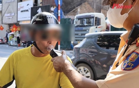 CSGT Công an TPHCM đồng loạt kiểm tra nồng độ cồn, nhiều người say xỉn phân trần "uống rất ít"