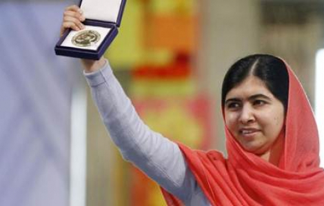 Từ người được trao quyền đến người kiến tạo xã hội mới