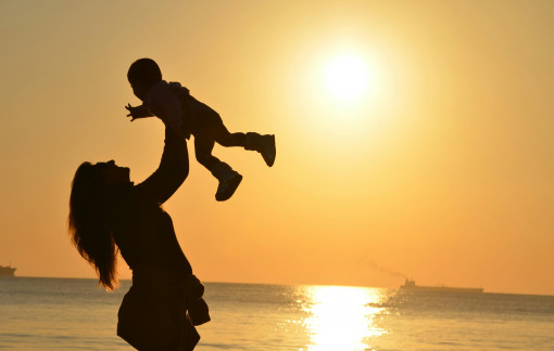 Làm mẹ đơn thân vì sợ hết thời gian