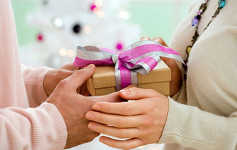 Vì sao tôi không bao giờ mua quà tặng mẹ chồng?