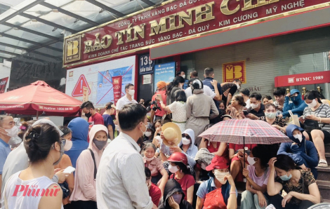 Biến động khó lường của giá vàng và bất động sản khiến người dân lo lắng