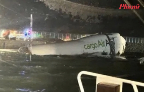 Hiện trường vụ máy bay trượt khỏi đường băng, rơi xuống biển ở Hồng Kông (Trung Quốc)