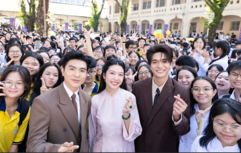 Diễn viên "Mưa đỏ" cùng 2 triệu học sinh TPHCM hưởng ứng chiến dịch “Không một mình"