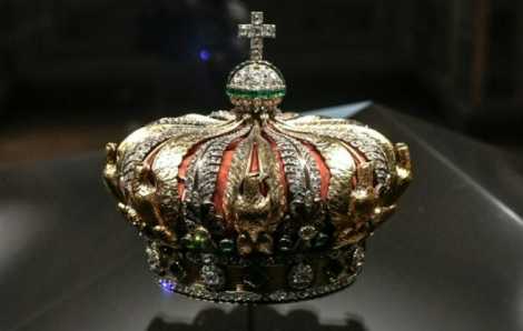 Truy tìm những tên trộm trang sức vô giá ở Bảo tàng Louvre giữa ban ngày