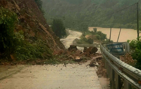 Chủ tịch Quảng Ngãi lưu ý nhiều khu dân cư nguy cơ sạt lở do ảnh hưởng bão số 12