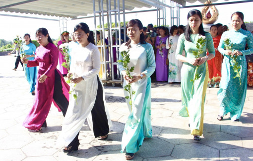 Phụ nữ xã Tân Nhựt ôn lại truyền thống, tiếp tục vun đắp những giá trị tốt đẹp