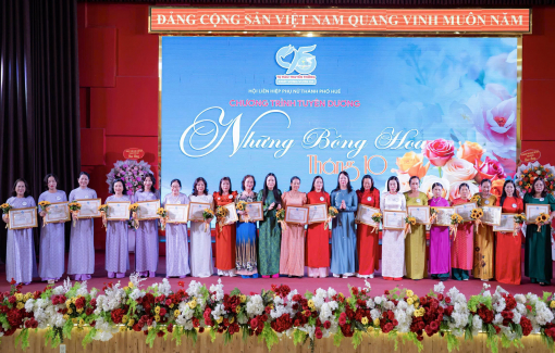 TP Huế tuyên dương “Những bông hoa tháng 10”