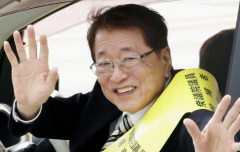 'Đệ nhất phu quân' đầu tiên của Nhật Bản cam kết hết lòng ủng hộ vợ