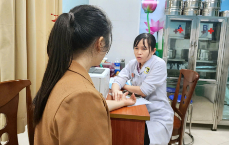 Khó có con vì theo trào lưu làm ấm tử cung