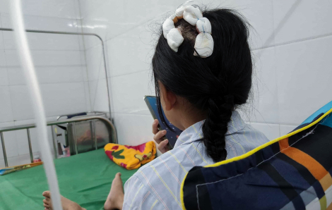 Nỗi ám ảnh của bé gái bị cha dượng dùng búa đánh vào đầu