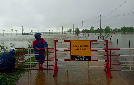TP Huế: Vùng trũng ngập lụt, hơn 1.000 tàu cá vào bờ tránh trú bão an toàn