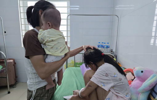 Mẹ của bé gái 10 tuổi bị cha dượng bạo hành muốn đưa con về ở với ông bà ngoại