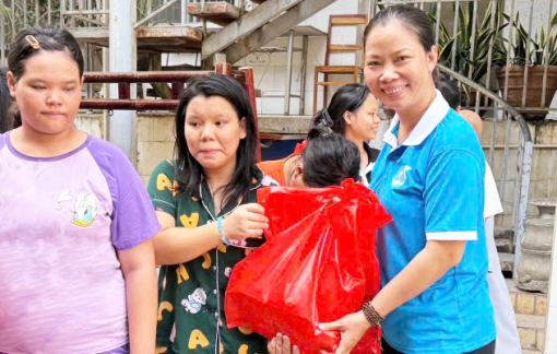 Phụ nữ phường An Khánh: Vun đắp tình người giữa lòng phố thị Phụ nữ phường An Khánh: Vun đắp tình người giữa lòng phố thị