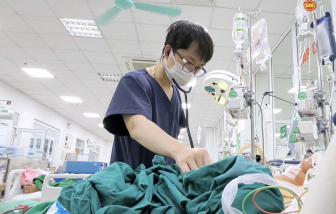 Nhiều bệnh nhân suy gan, thận nặng vì nhiễm loại khuẩn thường xuất hiện sau lũ