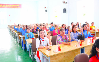 Phụ nữ phường Long Trường tận dụng công nghệ số để quảng bá truyền thống địa phương